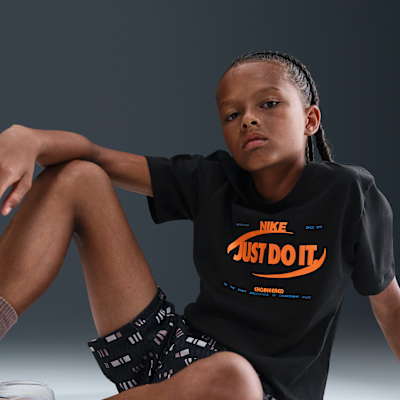 Playera para niños talla grande Nike Sportswear
