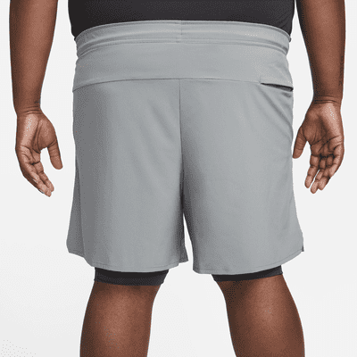 Calções versáteis 2 em 1 de 18 cm Dri-FIT Nike Unlimited para homem