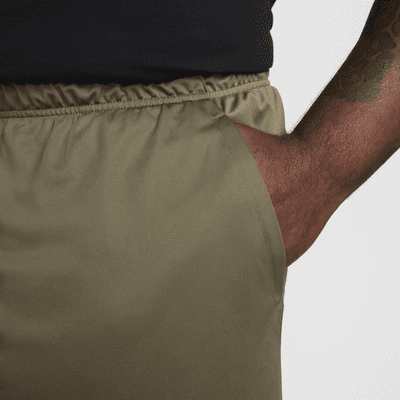 Shorts versátiles sin forro Dri-FIT de 18 cm para hombre Nike Totality