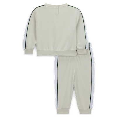 Enterito para bebé Nike Sportswear (12 a 24 meses) P.E. Conjunto de sudadera de cuello redondo y pantalones de French Terry para bebé