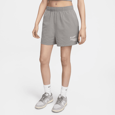 Nike Sportswear-vævede shorts til kvinder