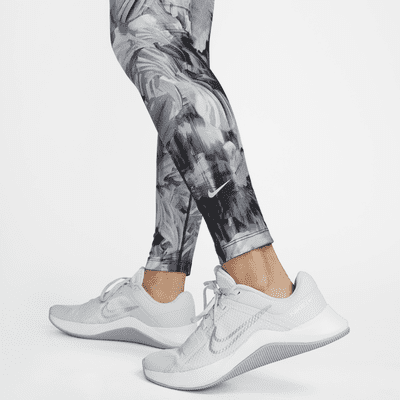 expositie Wijzigingen van stropdas Nike One 7/8-legging met hoge taille en all-over print voor dames. Nike BE