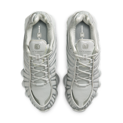 반사 디자인 액센트가 있는 나이키 샥스 TL 여성 신발