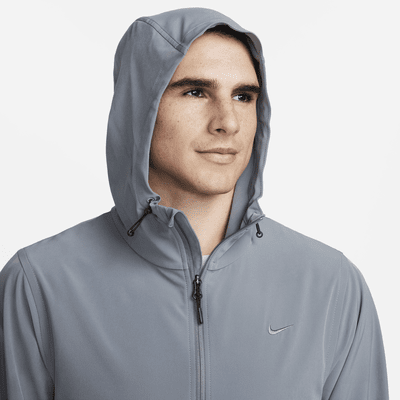 Chamarra versátil con gorro repelente al agua para hombre Nike Unlimited