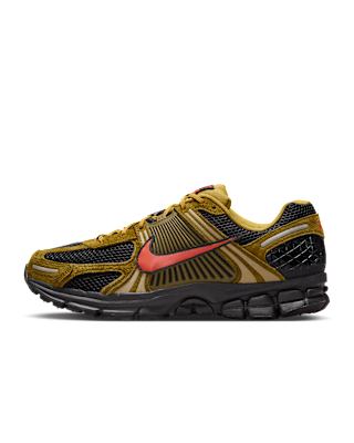 Nike Vomero sneaker Olive Flak/Zwart/Quantum Moss/Picante Red