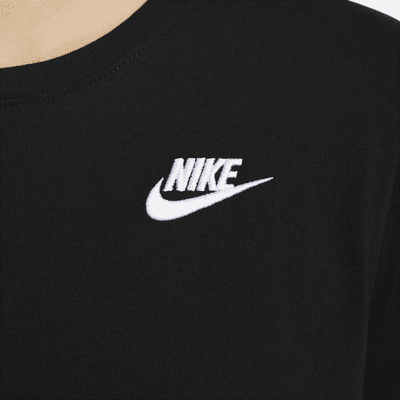 เสื้อยืดผู้หญิง Nike Sportswear Club Essentials