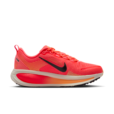 รองเท้าวิ่งโร้ดรันนิ่งผู้หญิง Nike Vomero 18