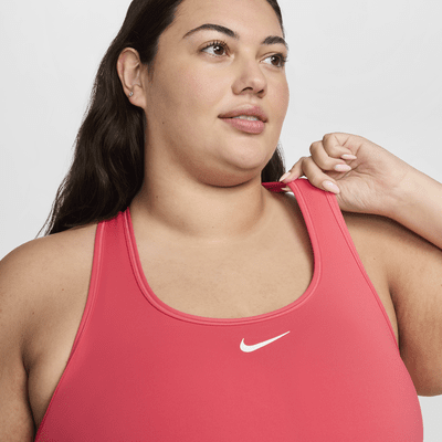 Bra deportivo con almohadillas para mujer (talla grande) Nike Swoosh Medium Support