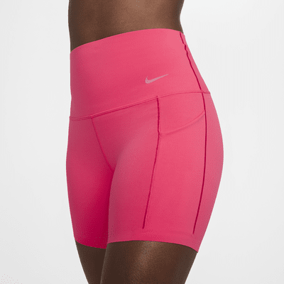 Shorts de ciclismo con bolsillos de 13 cm de tiro alto y media sujeción para mujer Nike Universa