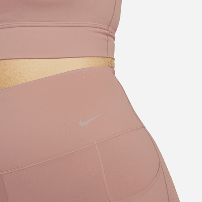 Shorts de ciclismo con bolsillos de tiro alto de 20 cm de sujeción firme para mujer Nike Go