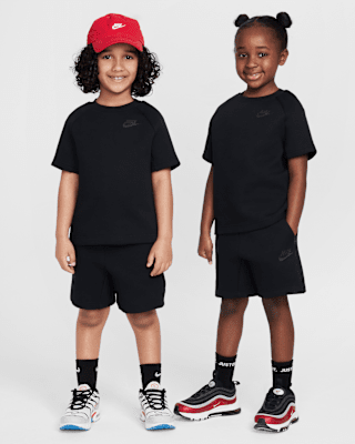 Детские шорты Nike Little Kids' Tech Fleece Tee and Shorts Set