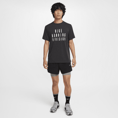 Nike Stride Running Division 男款 Dri-FIT 5" Dri-FIT 抗水二合一跑步短褲