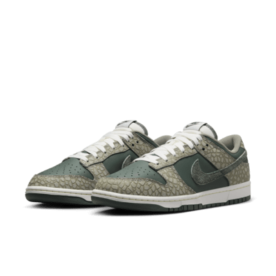 รองเท้าผู้ชาย Nike Dunk Low Retro Premium