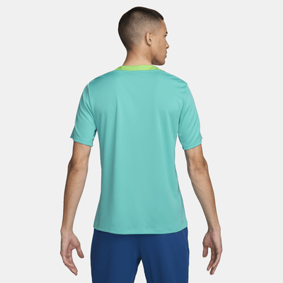 Playera de fútbol de manga corta de tejido Knit Nike Dri-FIT para hombre Brazil Strike