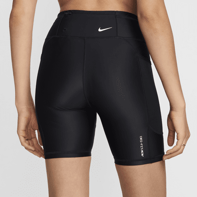 Shorts de ciclismo Dri-FIT ADV de tiro medio de 18 cm con bolsillos para mujer Nike ACG "White Rapids"