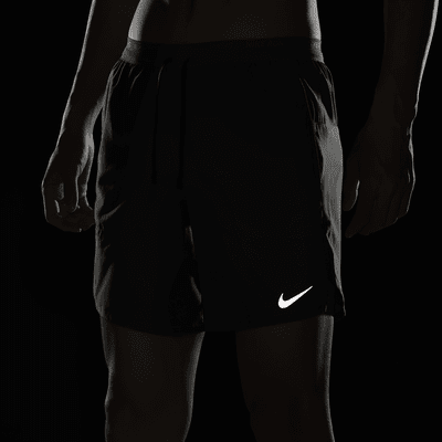 กางเกงวิ่งขาสั้น 7 นิ้ว 2-in-1 ผู้ชาย Nike Dri-FIT Stride