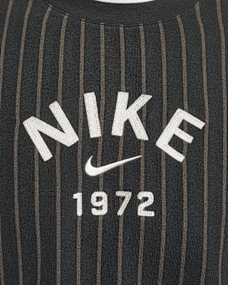 Nike Sportswear 系列