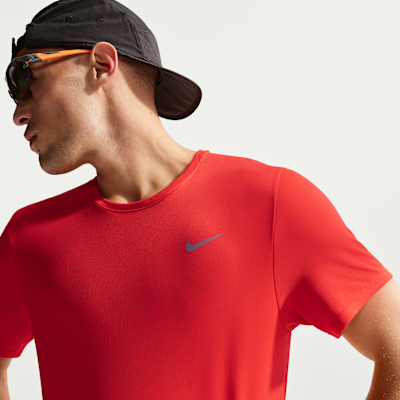 Nike Miler Dri-FIT UV Kısa Kollu Erkek Koşu Üstü