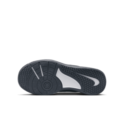 Nike Omni Multi-Court Hallenschuh für ältere Kinder