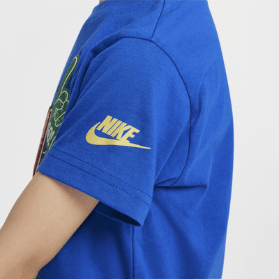 Playera con gráfico infantil Nike Step Up Your Game