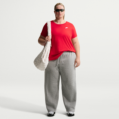 Nike Sportswear Club Essentials Women's T-Shirt (Plus Size)