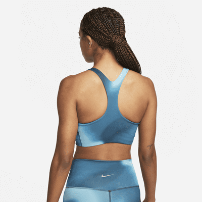 Bra deportivo de media sujeción con teñido degradado y forro ligero para mujer Nike Yoga Swoosh