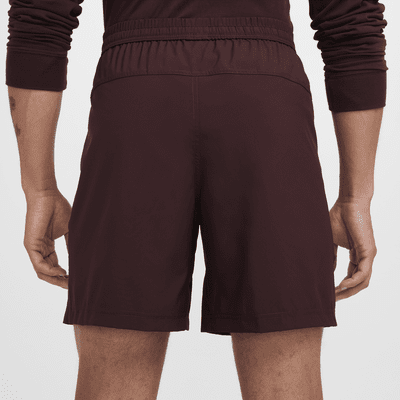 Shorts versátiles Dri-FIT de 18 cm sin forro para hombre Nike Form Swoosh