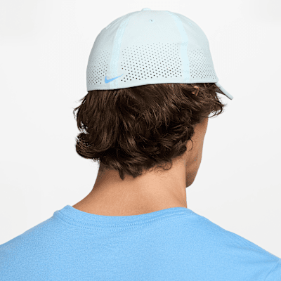 Gorra SwooshFlex estructurada Nike Dri-FIT ADV Rise