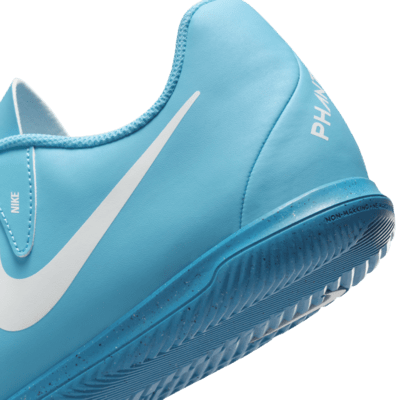 Nike Phantom GX 2 Club IC Low-Top Football Shoes