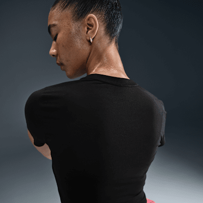 Playera de manga corta slim cropped para mujer Nike