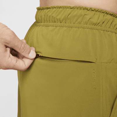 Shorts versátiles sin forro Dri-FIT de 13 cm para hombre Nike Unlimited