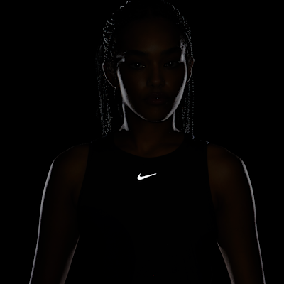 Camiseta de tirantes Dri-FIT cropped para mujer Nike One Classic