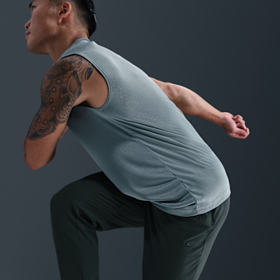 Pants versátiles Dri-FIT de pierna entallada para hombre Nike Unlimited