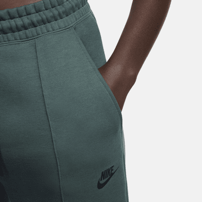 Joggingbyxor Nike Sportswear Tech Fleece med medelhög midja för kvinnor