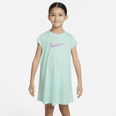 Vestido para niñas talla pequeña Nike. 