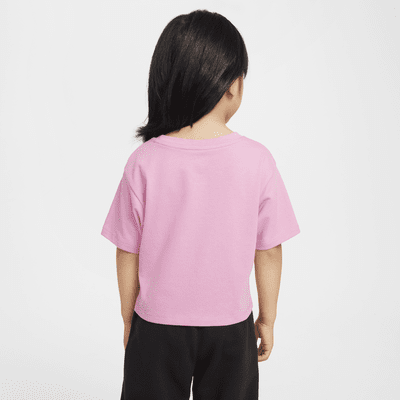 Playera de corte cuadrado infantil Nike Club