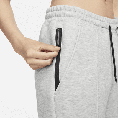 Nike Sportswear Tech Fleece Jogginghose mit mittelhohem Bund für Damen