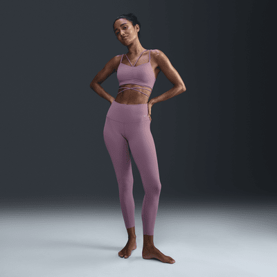 Dámská sportovní podprsenka Nike Zenvy Strappy Wrap s vycpávkami a lehkou oporou