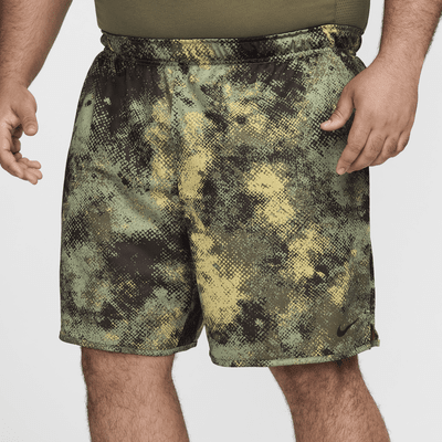 Shorts de fitness Dri-FIT de 18 cm sin forro para hombre Nike Totality Camo