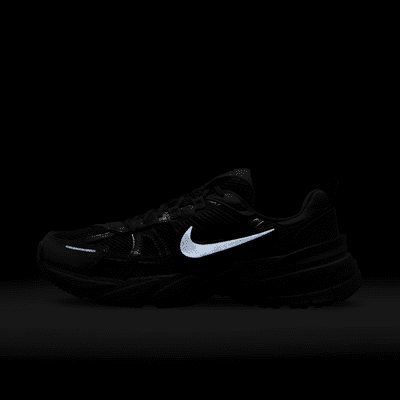 รองเท้าผู้ชาย Nike V2K Run