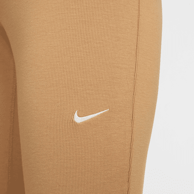 Leggings acampanados de tela de minicanalé ajustados para mujer Nike Sportswear Chill Knit