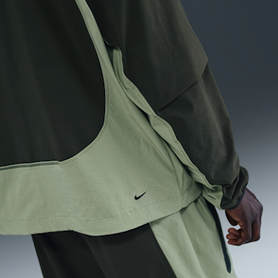 Giacca Windrunner ampia in tessuto Dri-FIT a blocchi di colore Nike Tech – Uomo