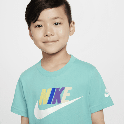 Playera Evergreen para niños talla pequeña Nike Futura