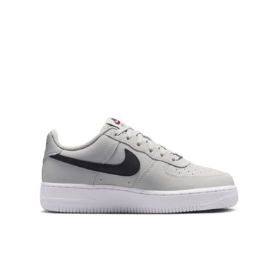 รองเท้าเด็กโต Nike Air Force 1 LV8