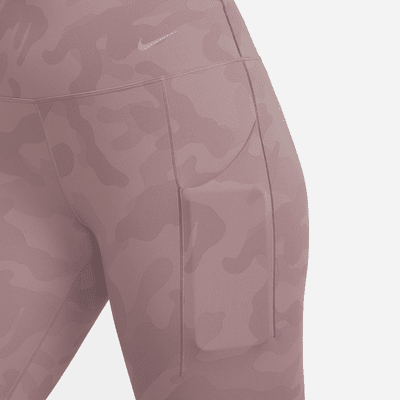 Leggings de camuflaje de 7/8 de tiro alto y media sujeción con bolsillos para mujer Nike Universa