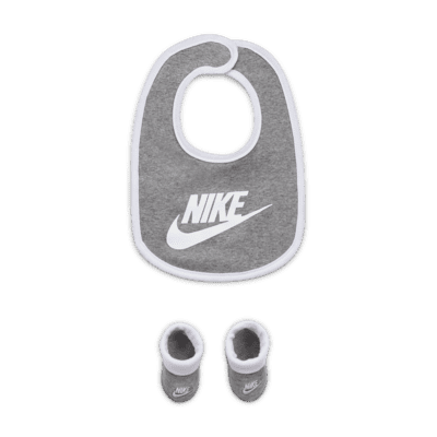 Conjunto babero y calzado para bebés Nike (0 a 6 meses). Nike.com