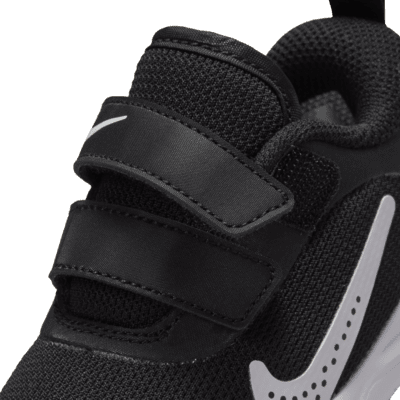 Nike Omni Multi-Court babacipő