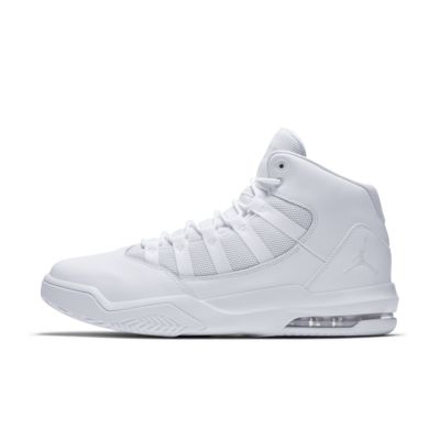 Jordan Max Aura Men's Shoe. Nike MA