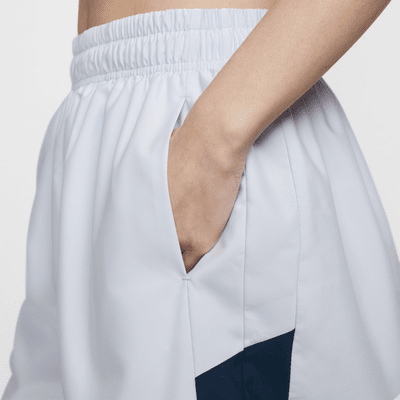 Nike Sportswear Pantalón corto de tejido Woven - Mujer