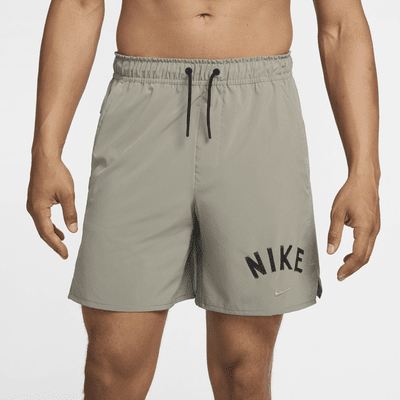 Shorts versátiles Dri-FIT de 18 cm sin forro para hombre Nike Unlimited Swoosh